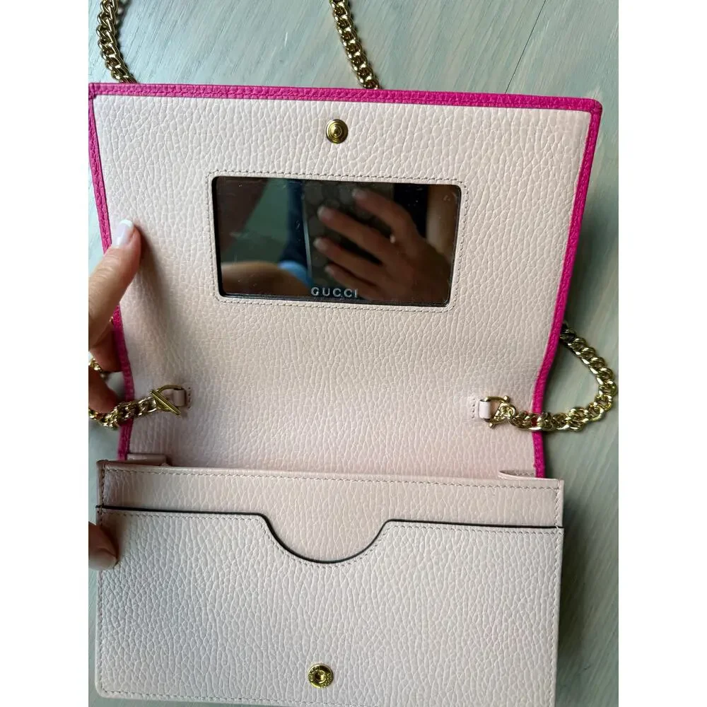 GG Marmont chain wallet in fuchsia leather